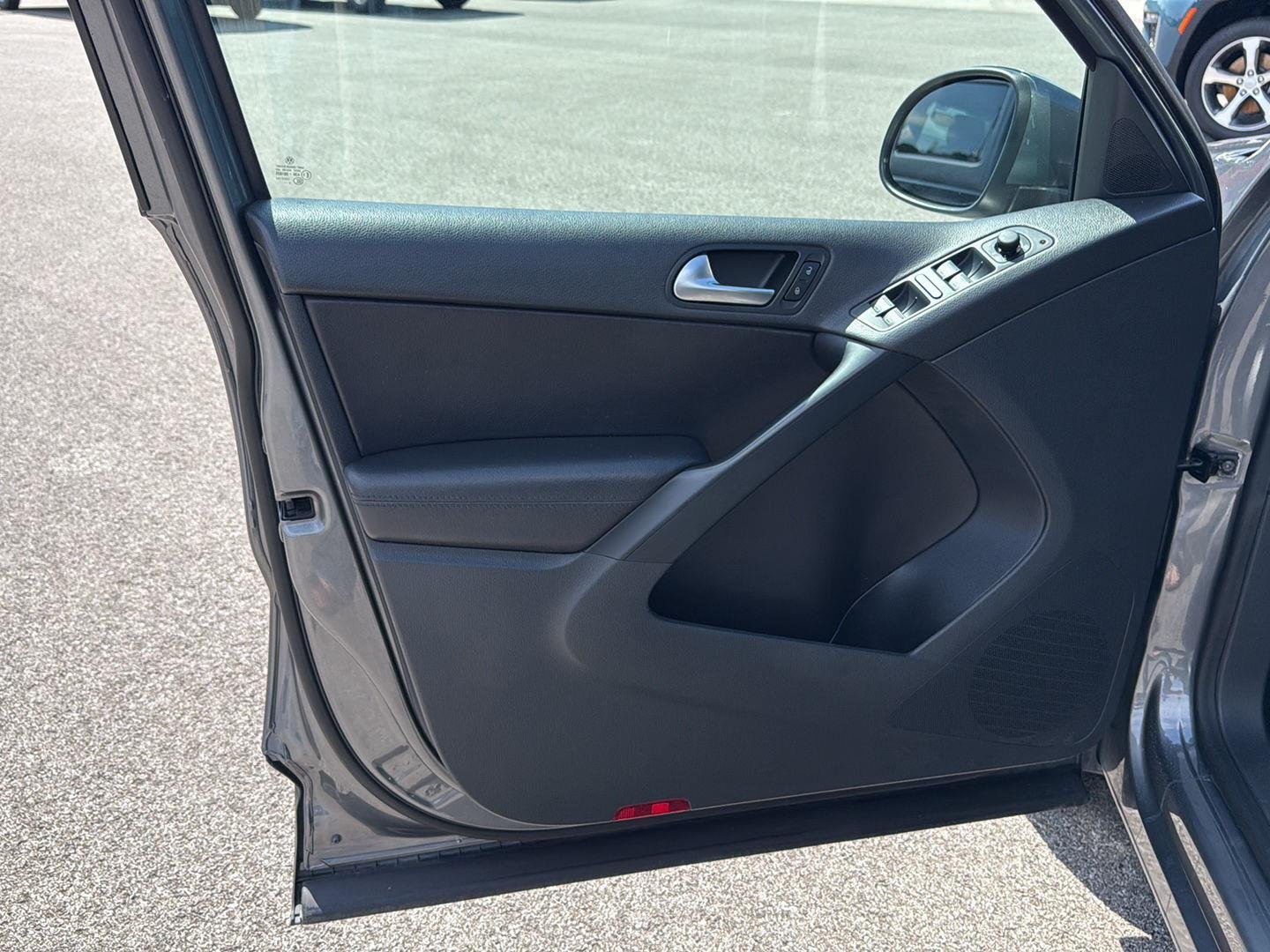 Used 2016 Pepper Gray Metallic Volkswagen S image 18