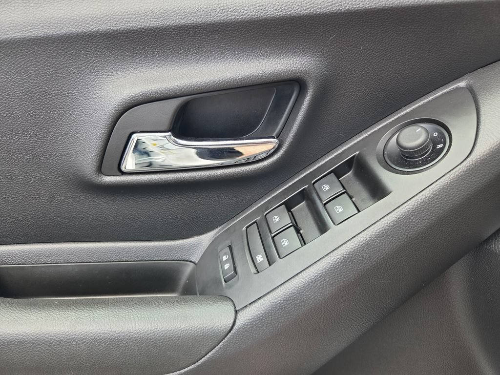 2022 Chevrolet Trax LS - Photo 20