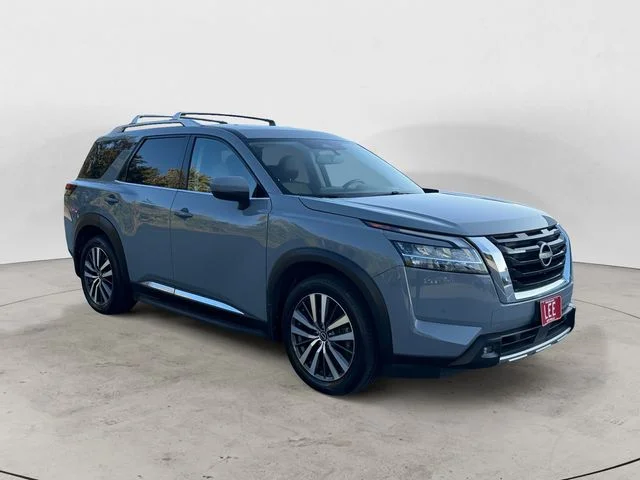 Used 2022 Gray Nissan Platinum image 8