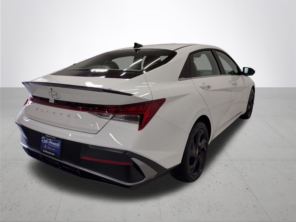 Used 2026 White Hyundai SEL Sport image 12