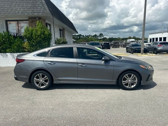 Used 2019 Gray Hyundai SEL image 5