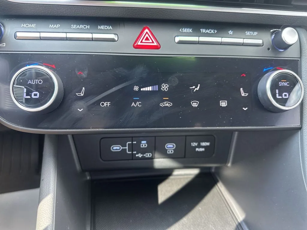 Used 2024 White Hyundai SEL image 25