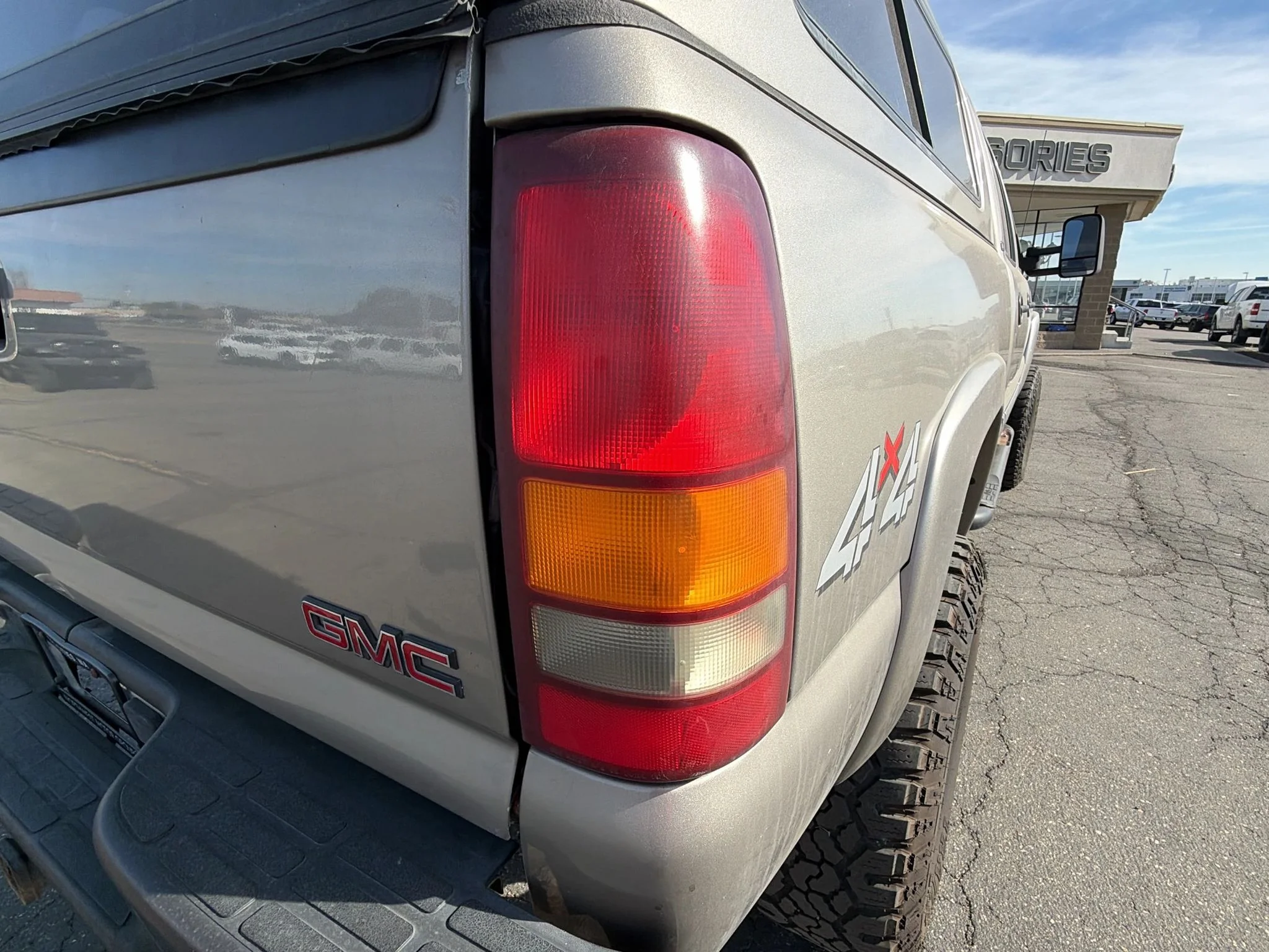 Used 2002 Gold GMC SLE image 14