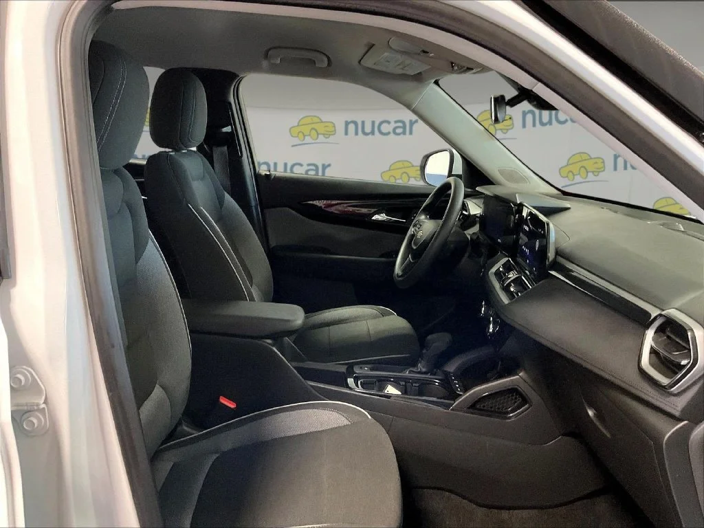 Used 2025 White Chevrolet LT image 11