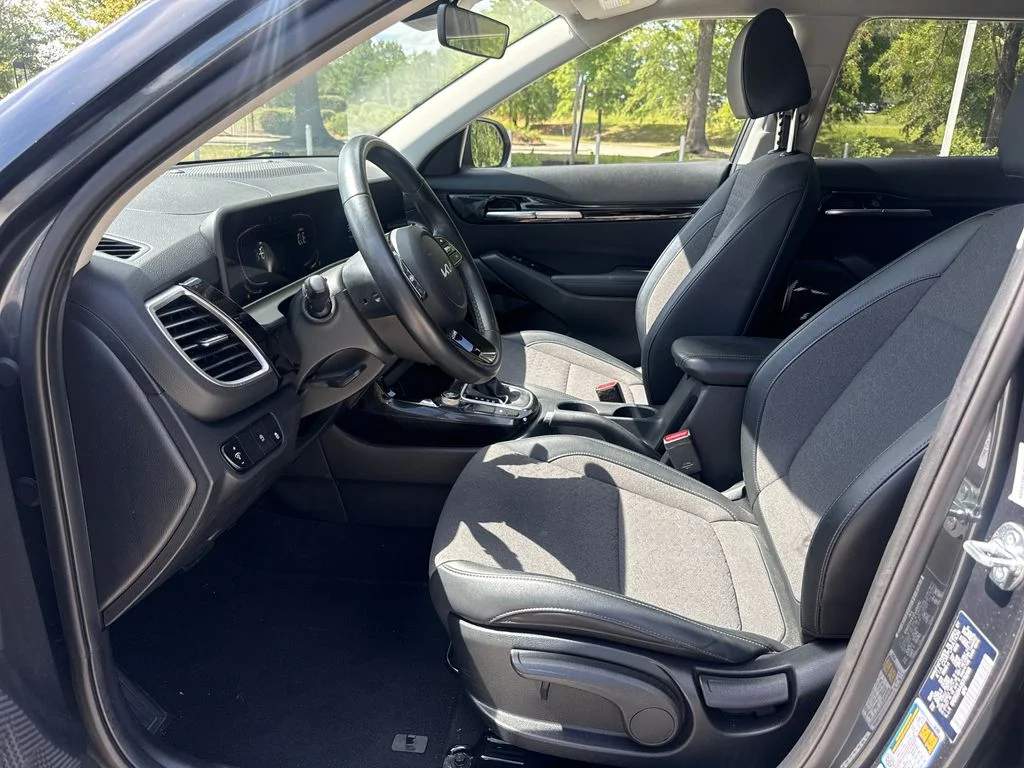 2025 Kia Seltos S - Photo 12
