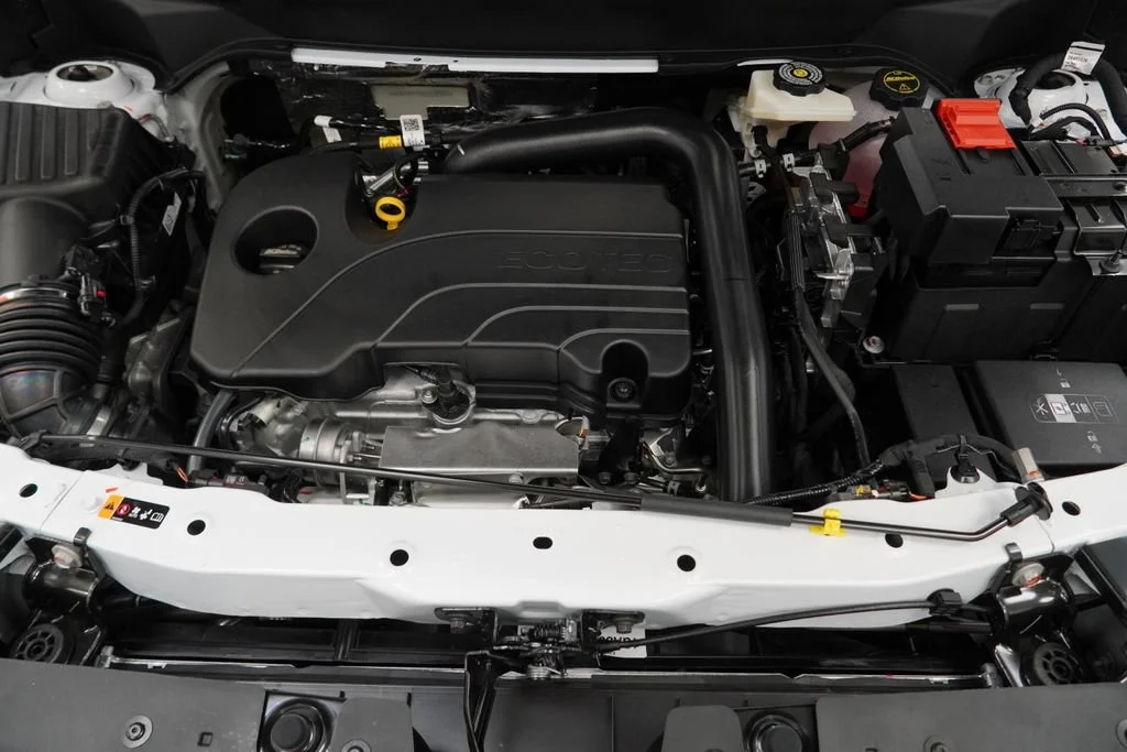 New 2026 Summit White Chevrolet LT image 40