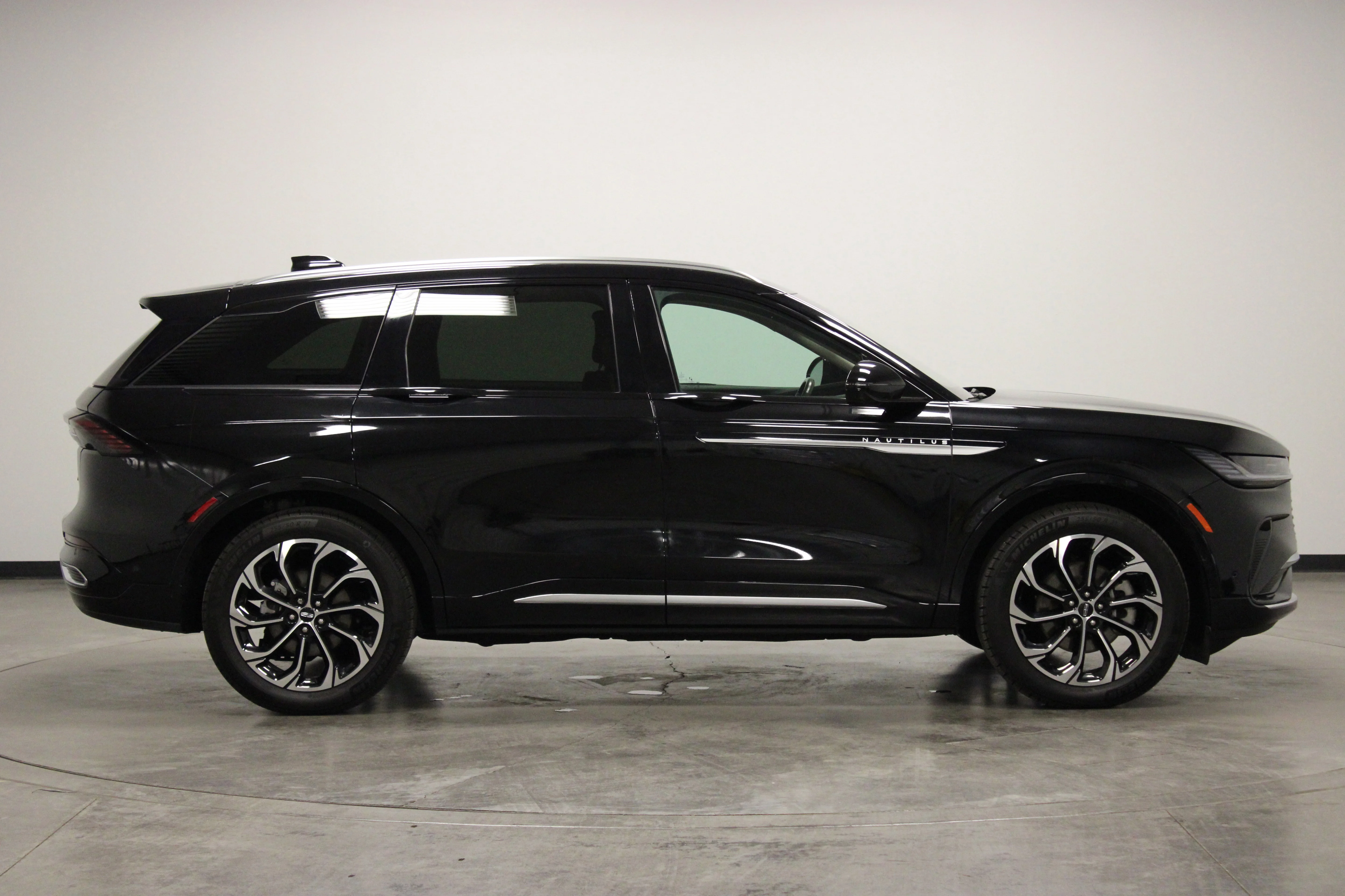 Used 2024 Black Metallic Lincoln Reserve image 9