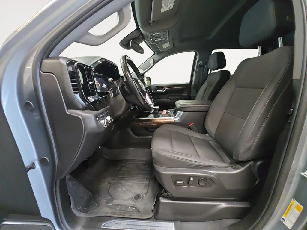 Used 2025 Sterling Metallic GMC Elevation image 11