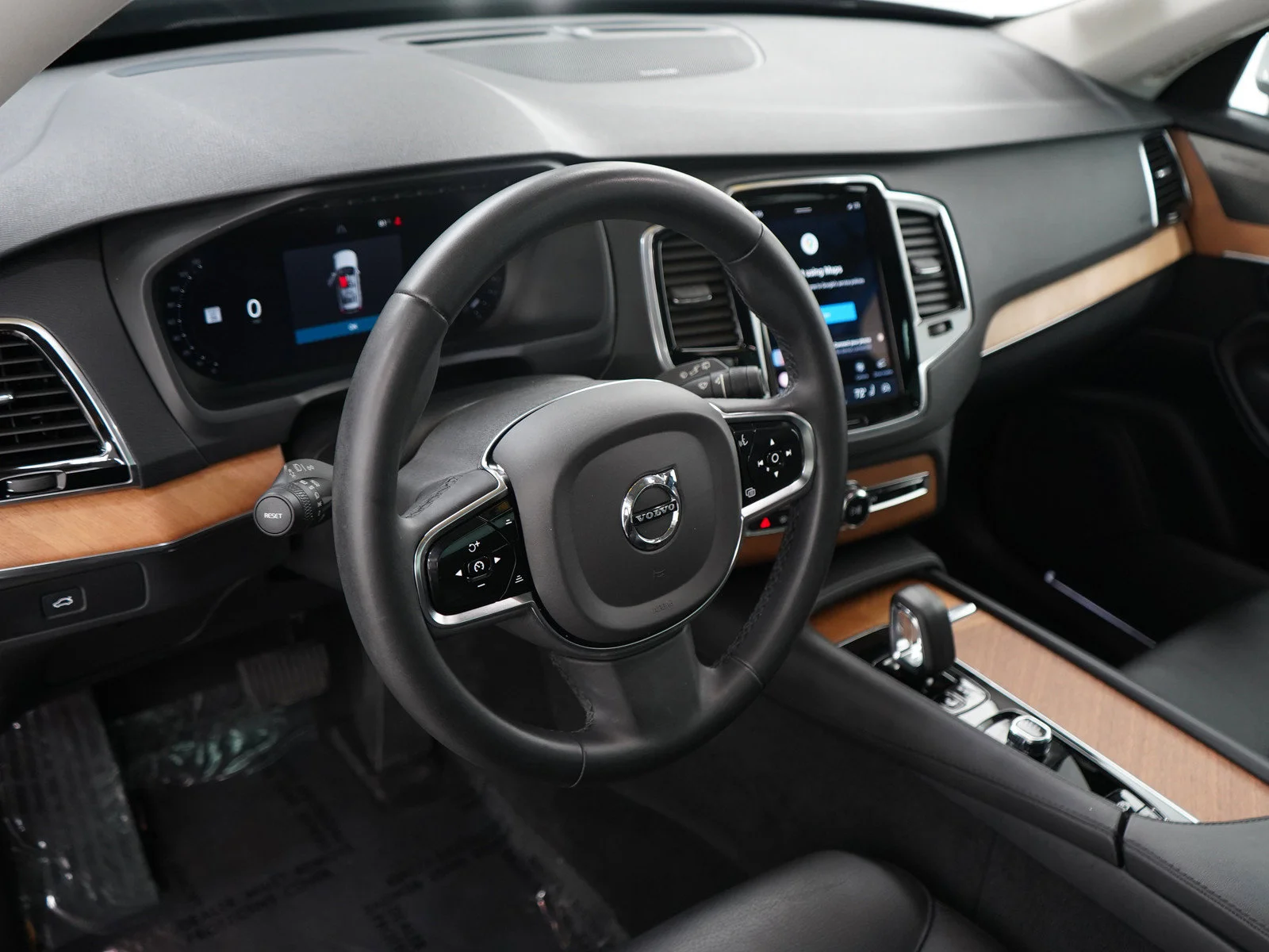 Used 2023 Silver Volvo Plus image 21
