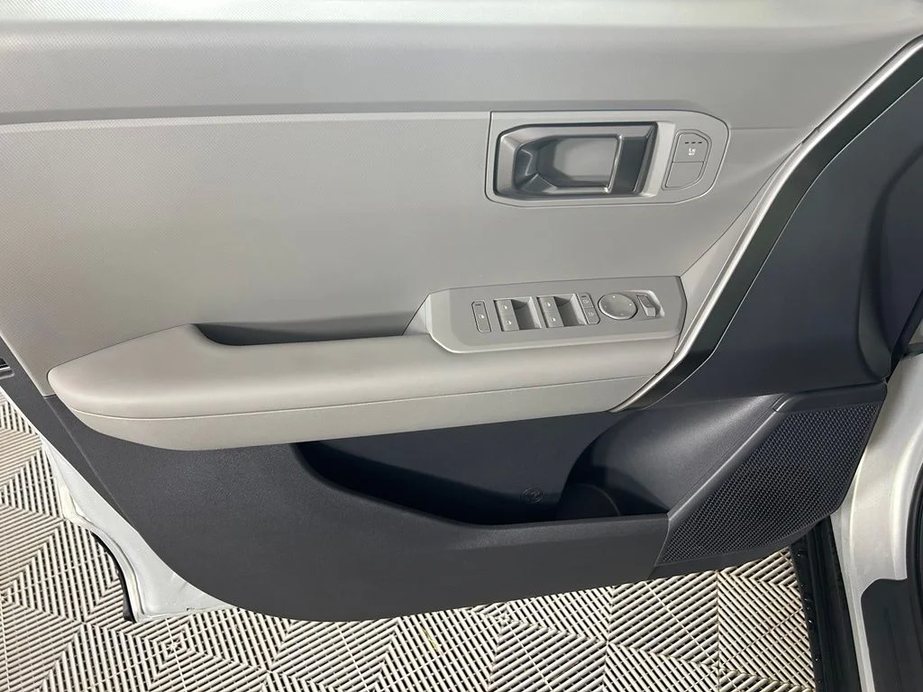 New 2027 Ivory Silver Kia S image 9
