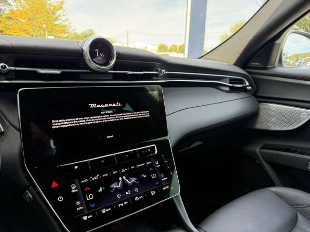 New 2025 Grigio Lava Metallic Maserati ~ GRIGIO LAVA / NERO image 33