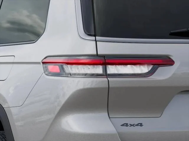 New 2026 Silver Zynith Exterior Paint Jeep Laredo image 35