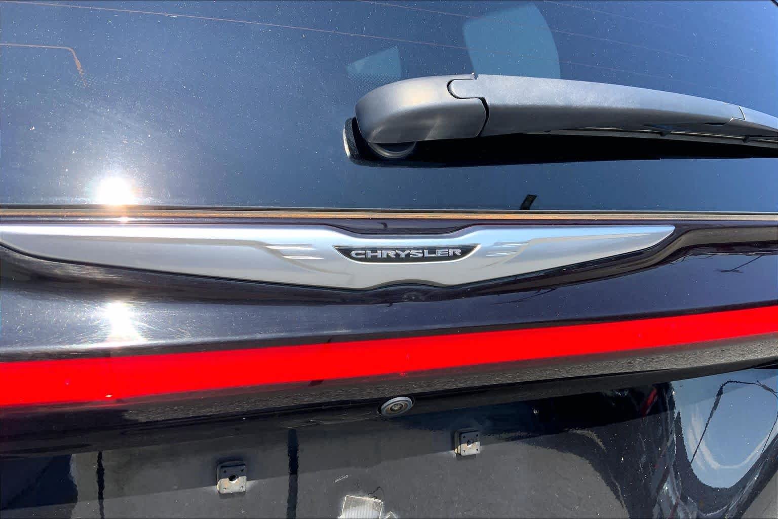 Used 2025 Diamond Black Crystal Pearlcoat Chrysler Select image 30