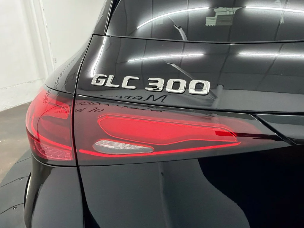 New 2027 Black Mercedes-Benz GLC 300 image 11