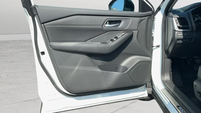 New 2026 Everest White Pearl TriCoat Nissan Dark Armor™ image 17