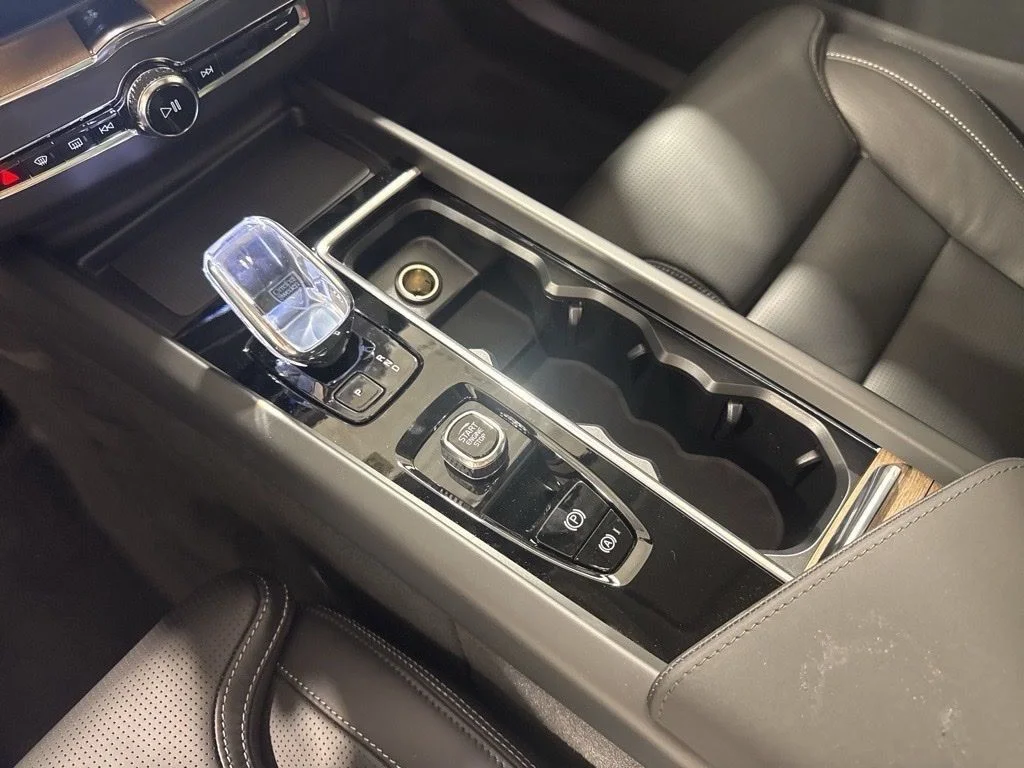 New 2026 Onyx Black Metallic Volvo T8 Ultra image 14