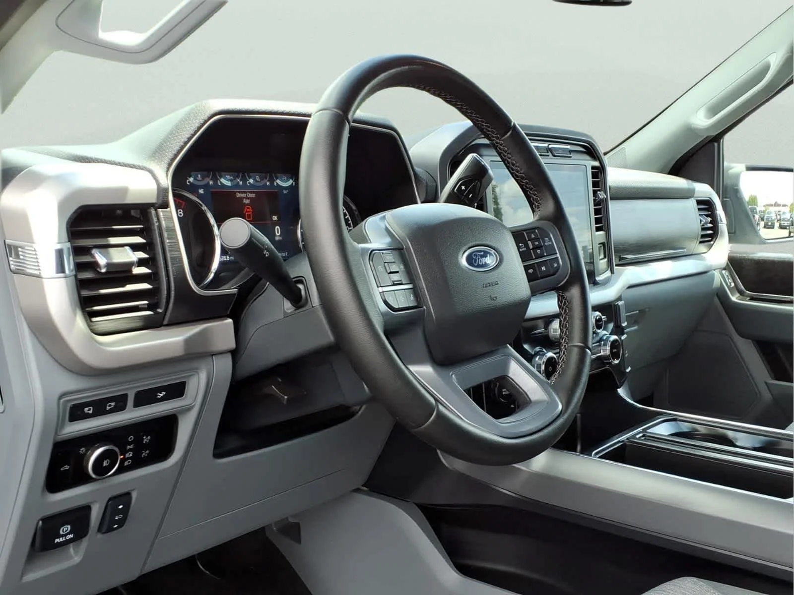 Used 2023 Avalanche Gray Ford XLT image 14
