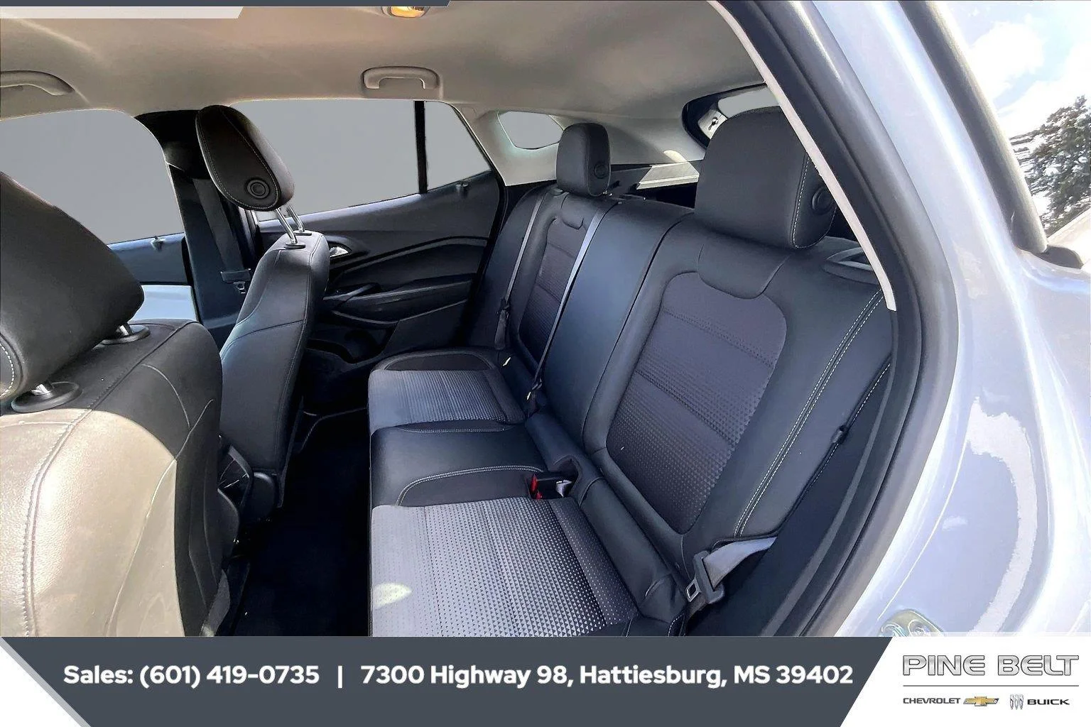 Used 2025 Summit White Chevrolet LT image 19