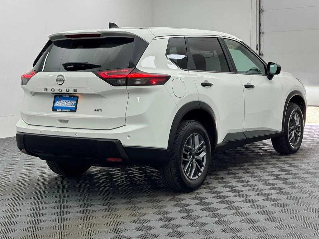 Used 2024 Glacier White Nissan S image 6