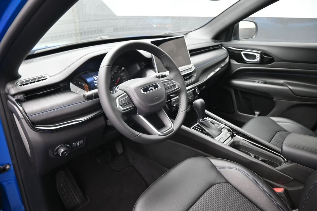New 2026 Hydro Blue Pearlcoat Jeep Latitude image 18