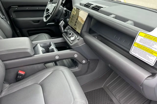 New 2026 Santorini Black Land Rover X-Dynamic SE image 15