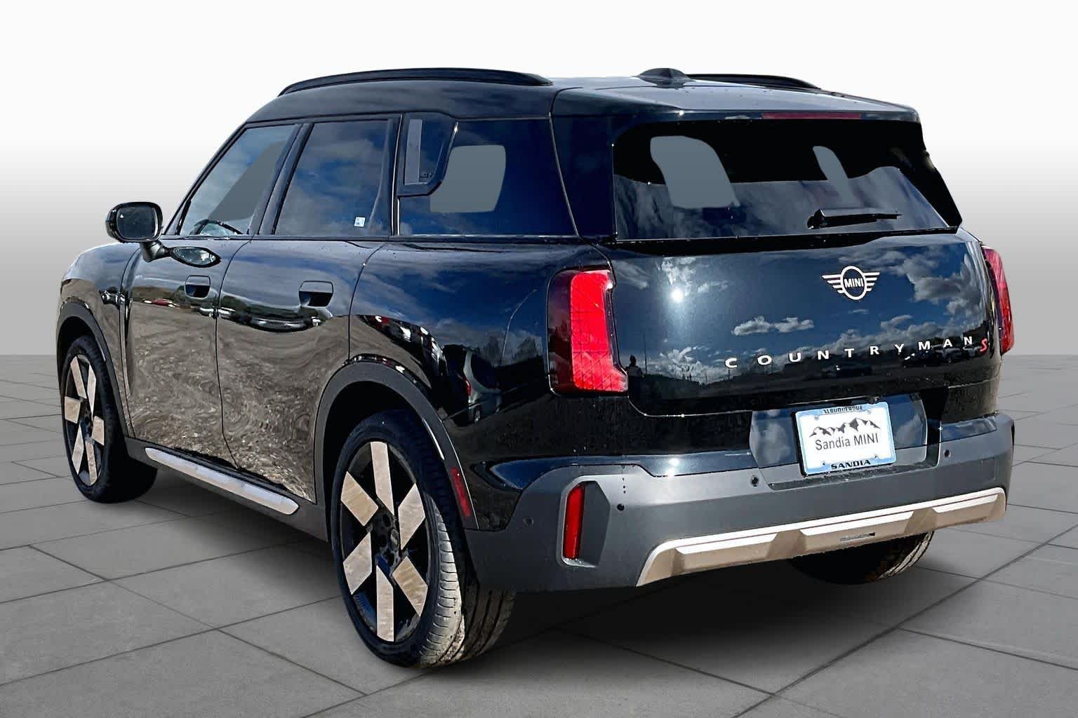New 2026 Midnight Black II Metallic MINI Iconic image 12