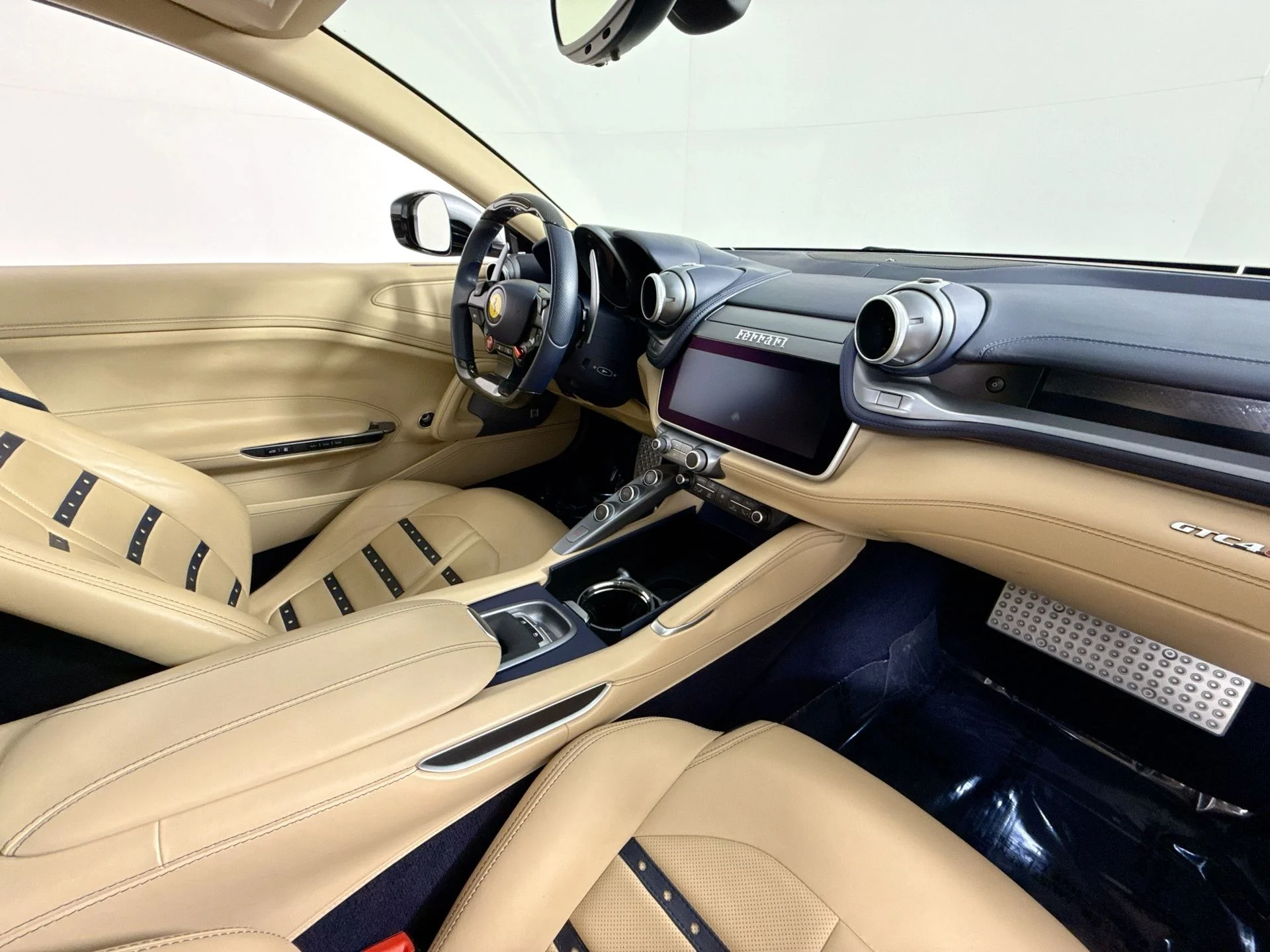 Certified Used 2018 Grigio Titanio Metall Ferrari V12 image 26