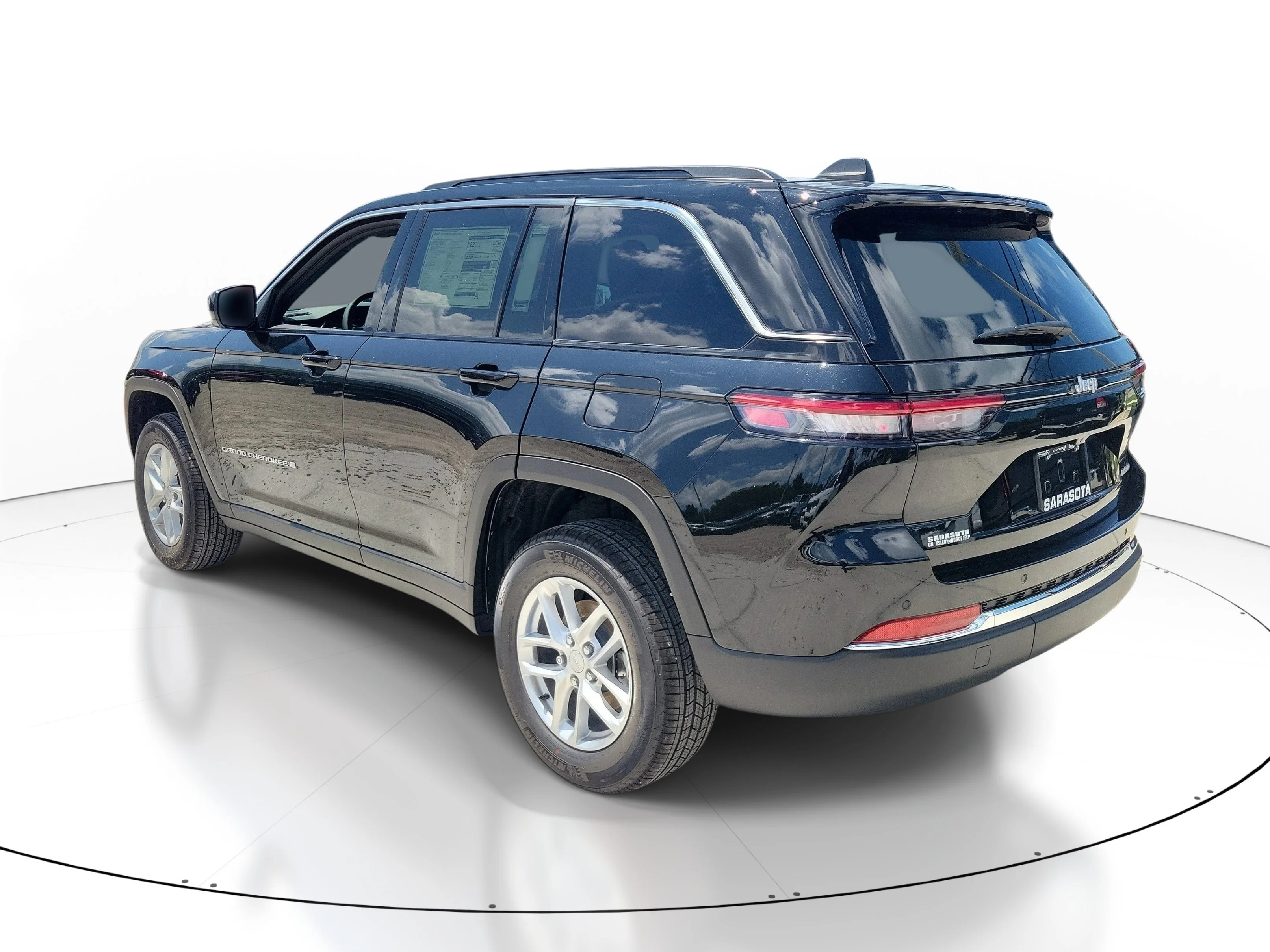New 2026 Diamond Black Crystal Pearlcoat Jeep Laredo X image 4