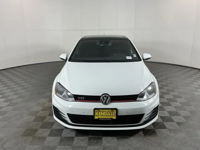 Used 2016  Volkswagen Autobahn image 2