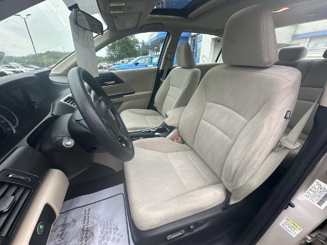 Used 2015 Champagne Frost Pearl Honda EX image 22