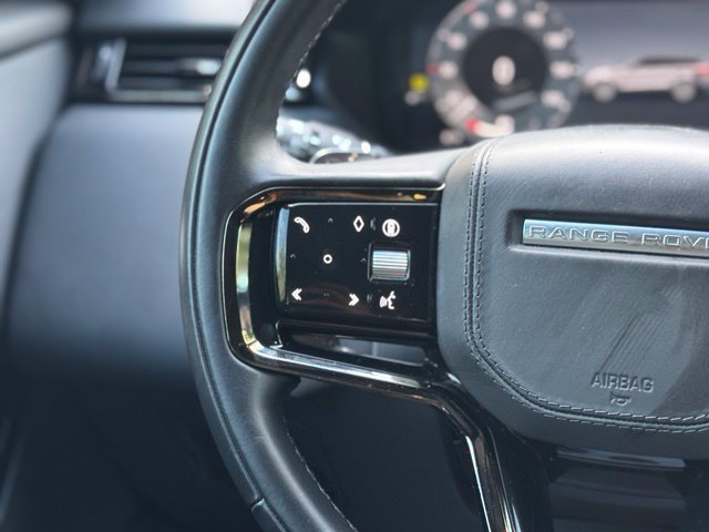 Used 2025 Fuji White Land Rover Dynamic SE image 23