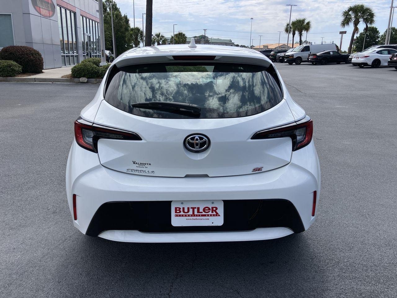 Used 2025 White (Ice Cap) Toyota SE image 4
