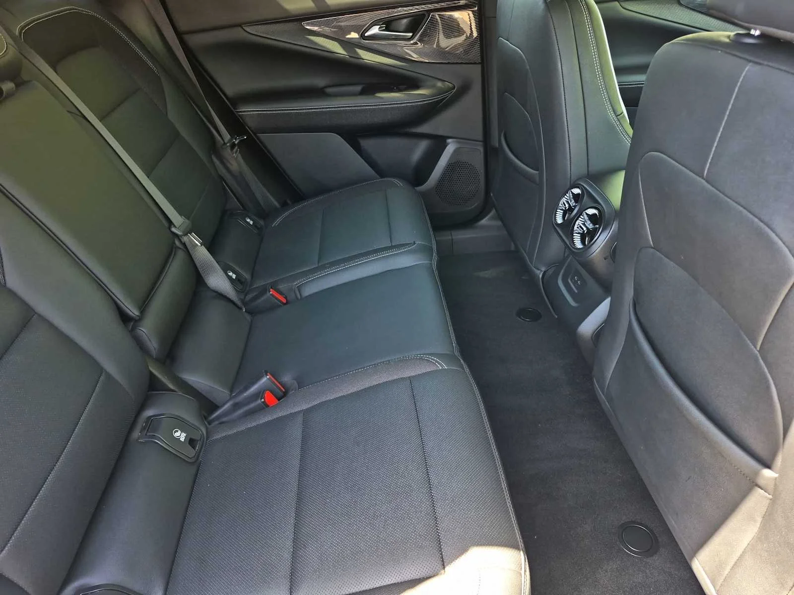 Used 2024 Summit White Chevrolet eAWD LT image 17