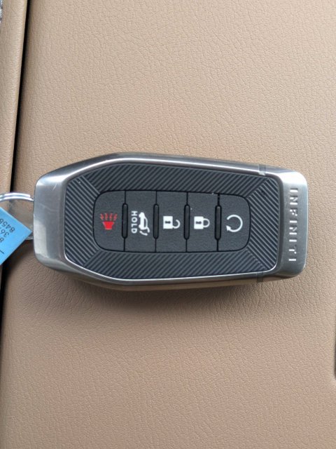 Used 2025 White INFINITI LUXE image 36