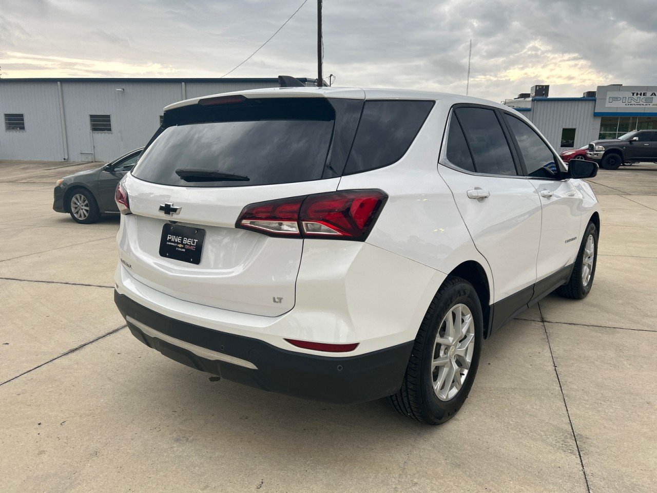 Used 2022 Summit White Chevrolet LT image 3