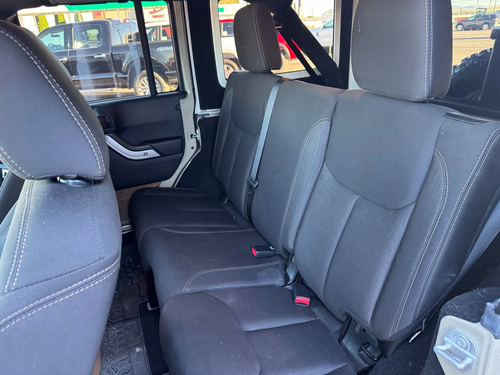 Used 2017 Beige Jeep Unlimited Rubicon image 9