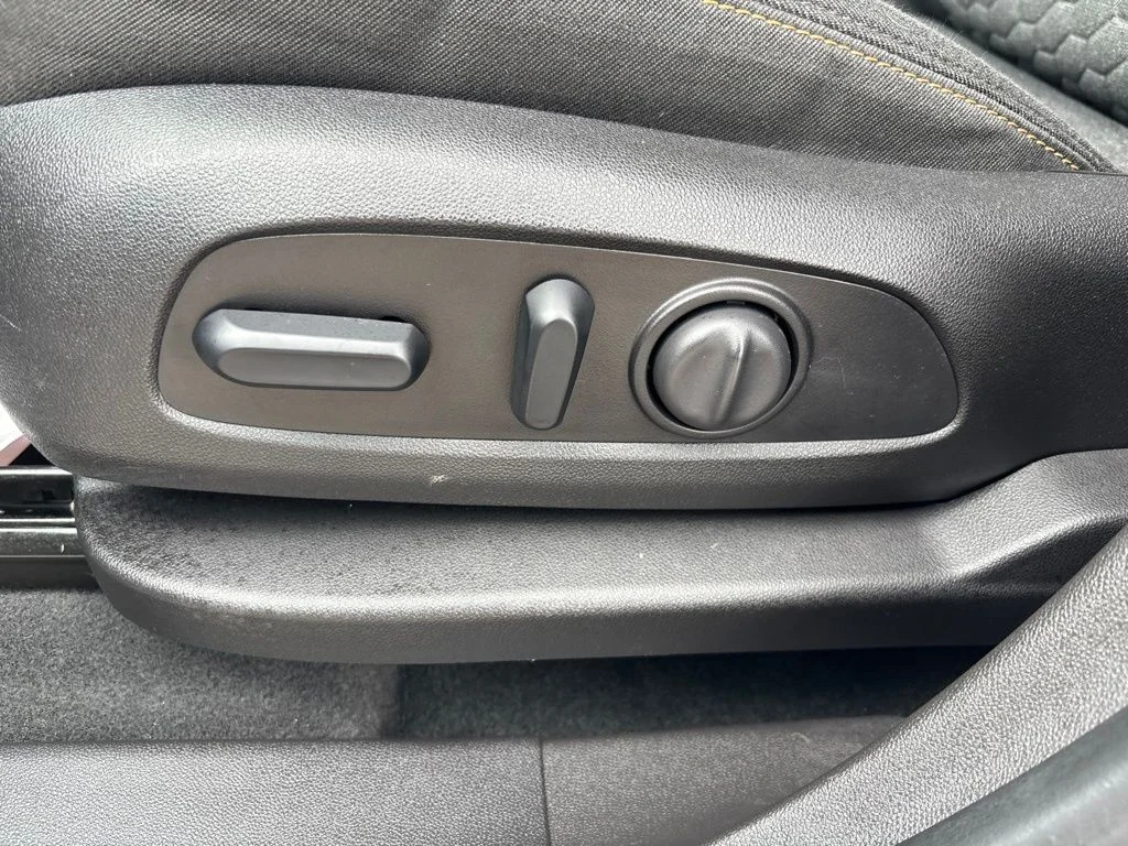 Used 2018 White Chevrolet LT image 17