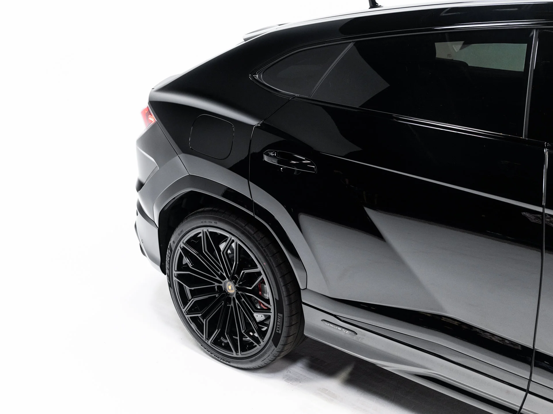 Used 2025 Nero Noctis Metallic Lamborghini SE image 22