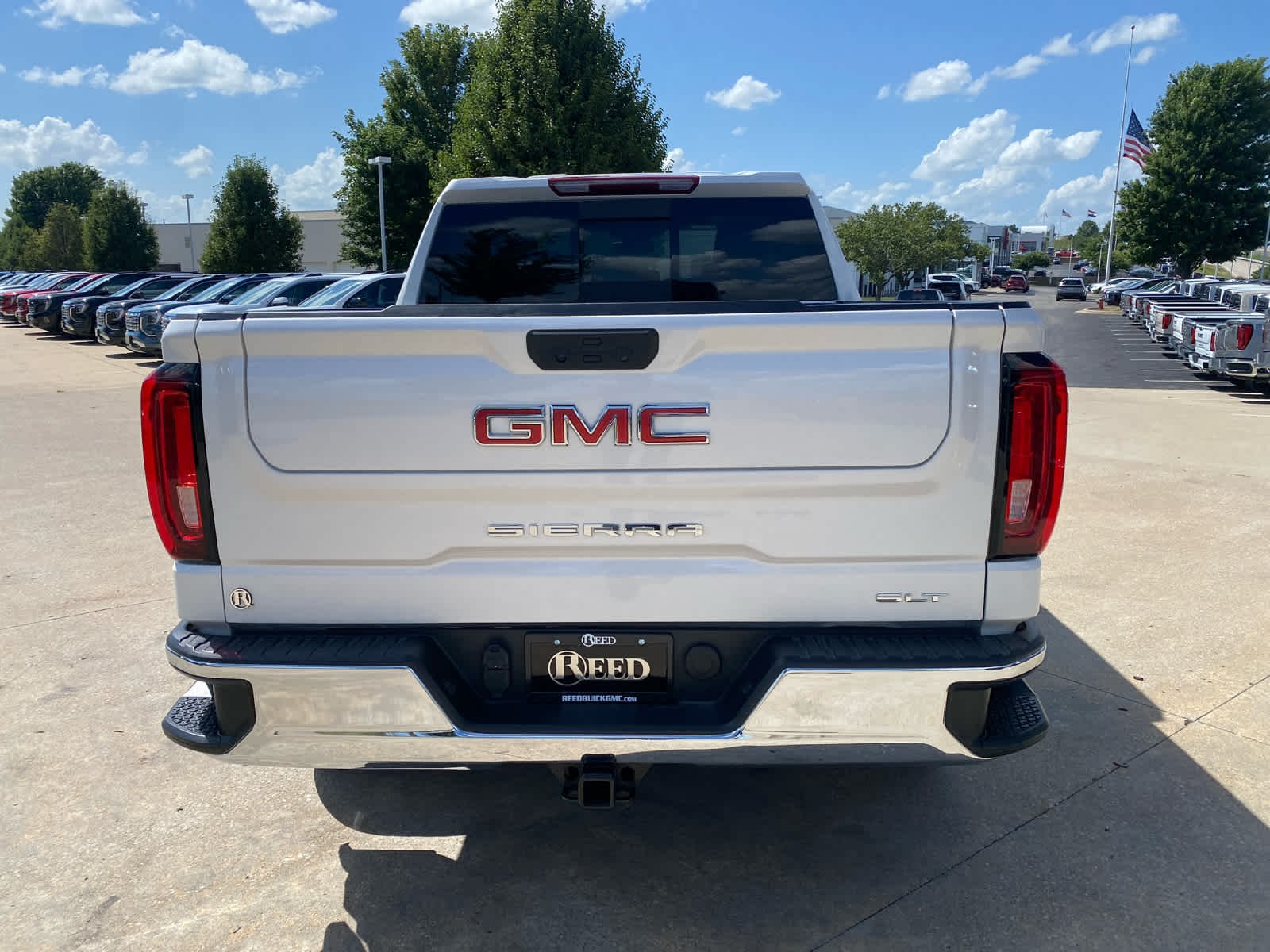 Used 2025 White Frost Tricoat GMC SLT image 4