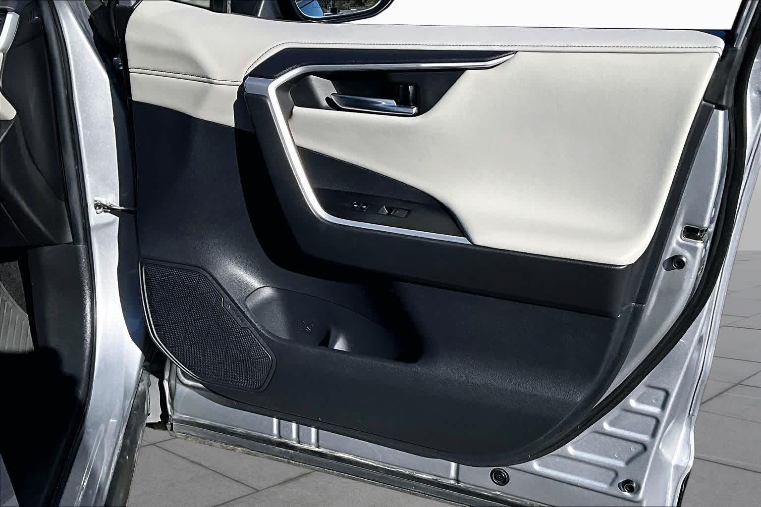 Used 2022 Silver Sky Metallic Toyota Hybrid Limited image 23