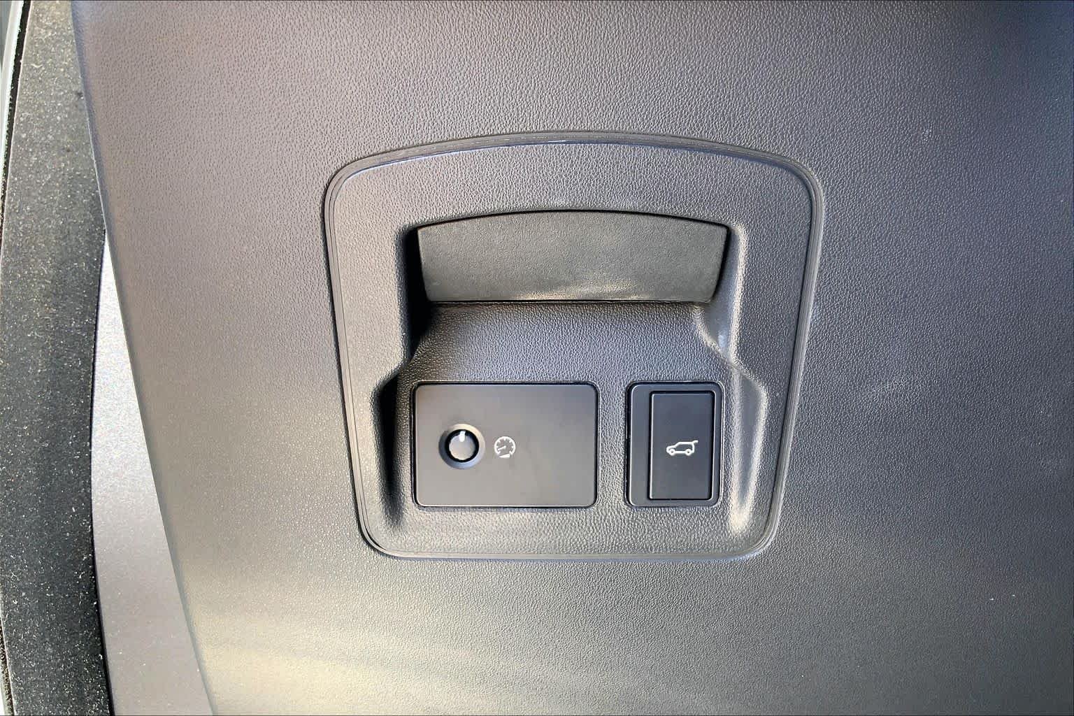 Used 2023 Fuji White Land Rover R-Dynamic S image 70