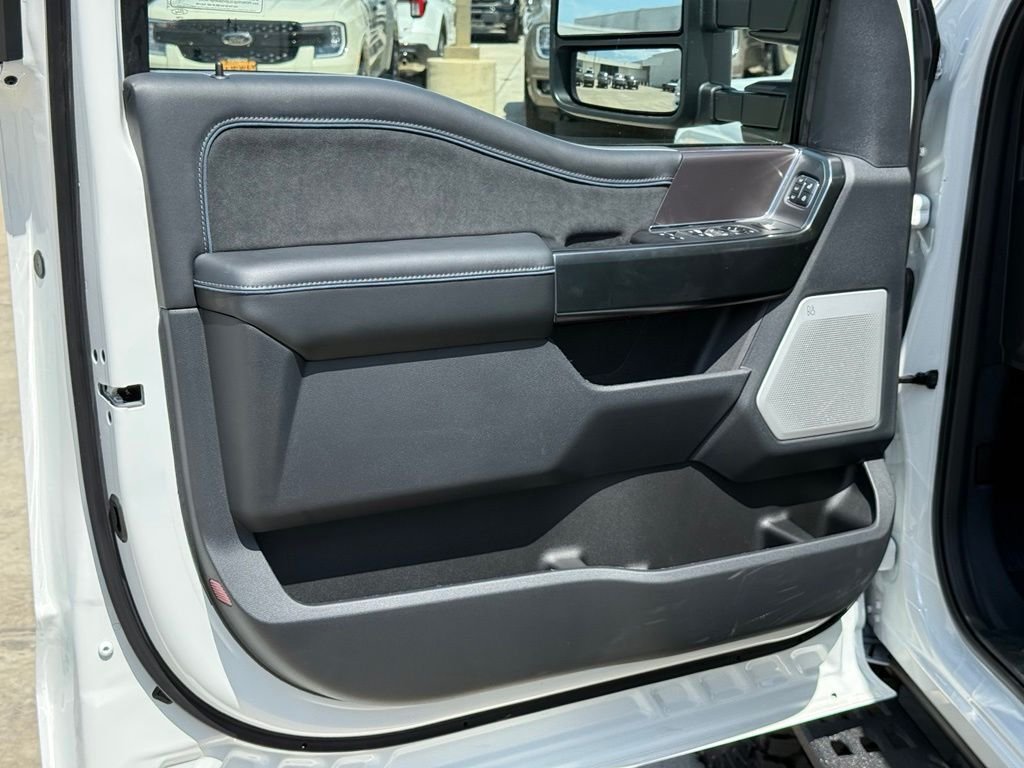 New 2026 Star White Metallic Tri-Coat Ford F-250® Platinum® image 16
