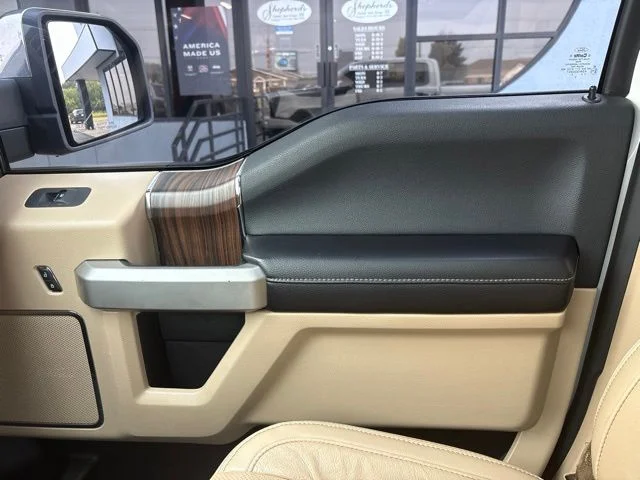 Used 2016  Ford Lariat image 18