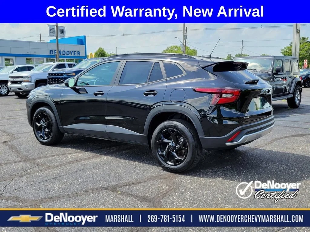 Used 2025 Mosaic Black Metallic Chevrolet LT image 4