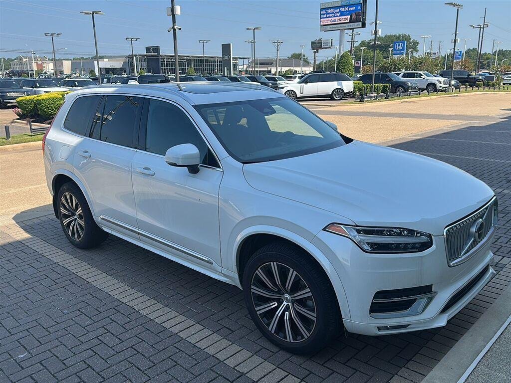 Used 2024 Crystal White Metallic Volvo Core Bright Theme image 2