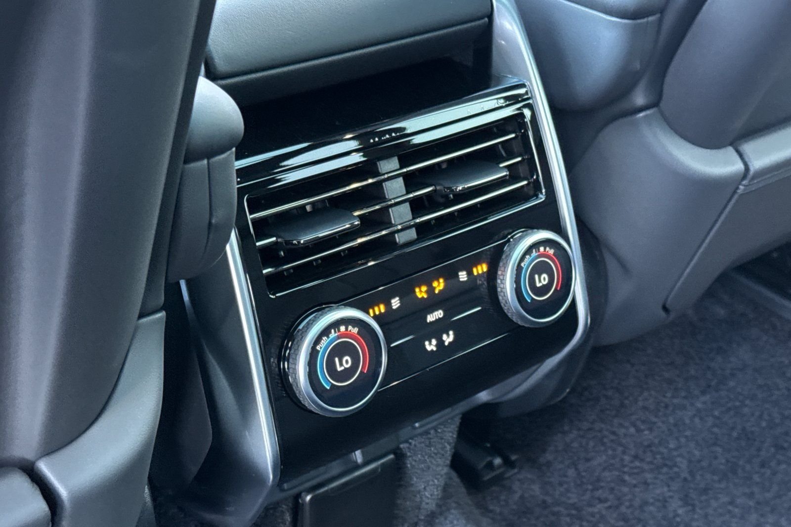 New 2026 Santorini Black Land Rover SE image 13