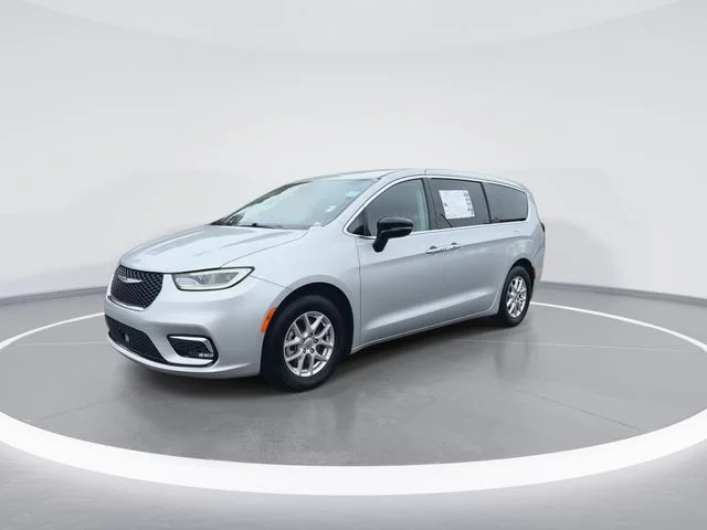 Used 2024 Silver Chrysler Touring L image 4