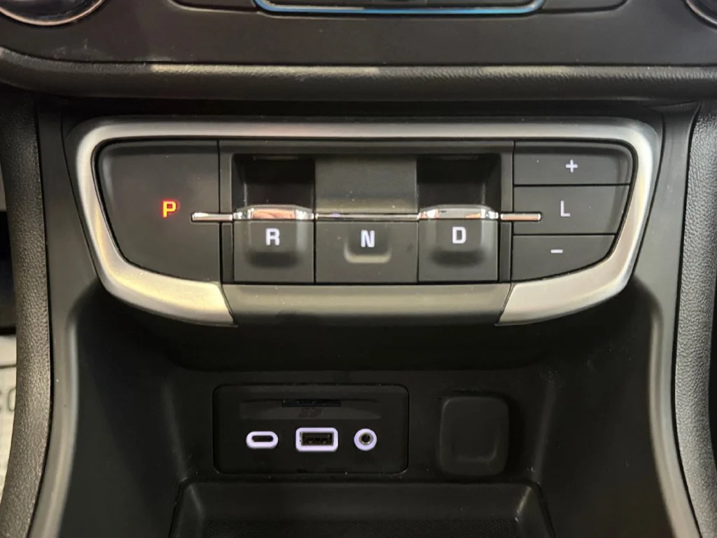 Used 2024 Summit White GMC SLT image 32