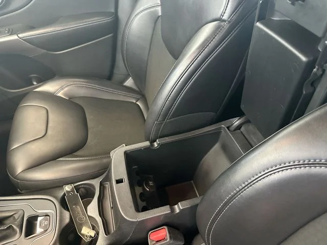 Used 2019 Black Jeep Latitude Plus image 22