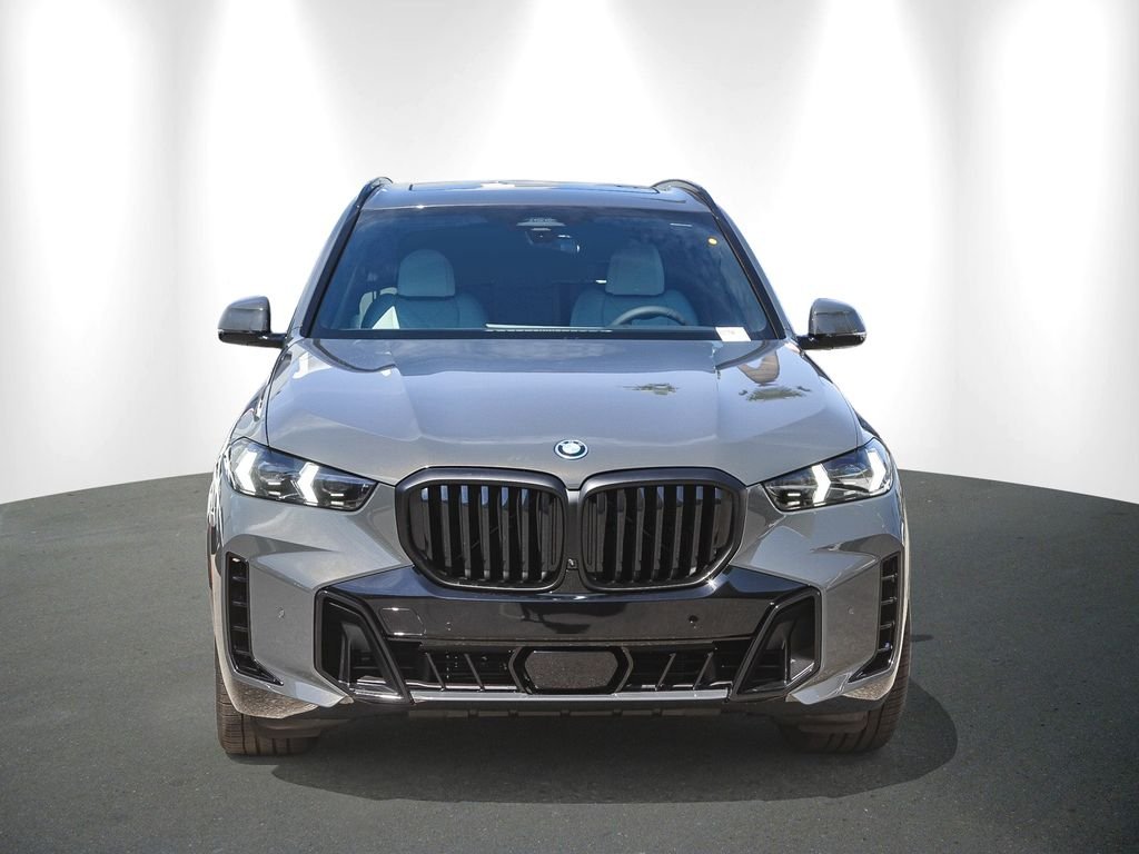New 2026 Dravit Grey Metallic BMW xDrive50e image 2